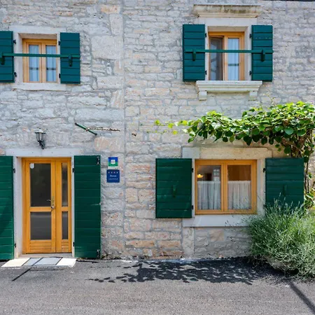 Rustic Diana With Pool Near Rovinj Villa