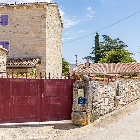 Rustic Diana With Pool Near Rovinj Villa