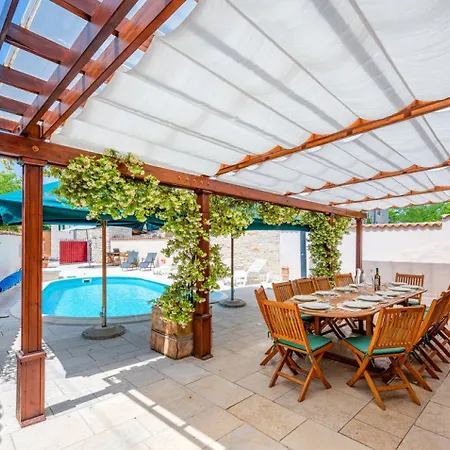 فيلة Rustic Diana With Pool Near Rovinj