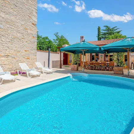 فيلة Rustic Diana With Pool Near Rovinj Burići